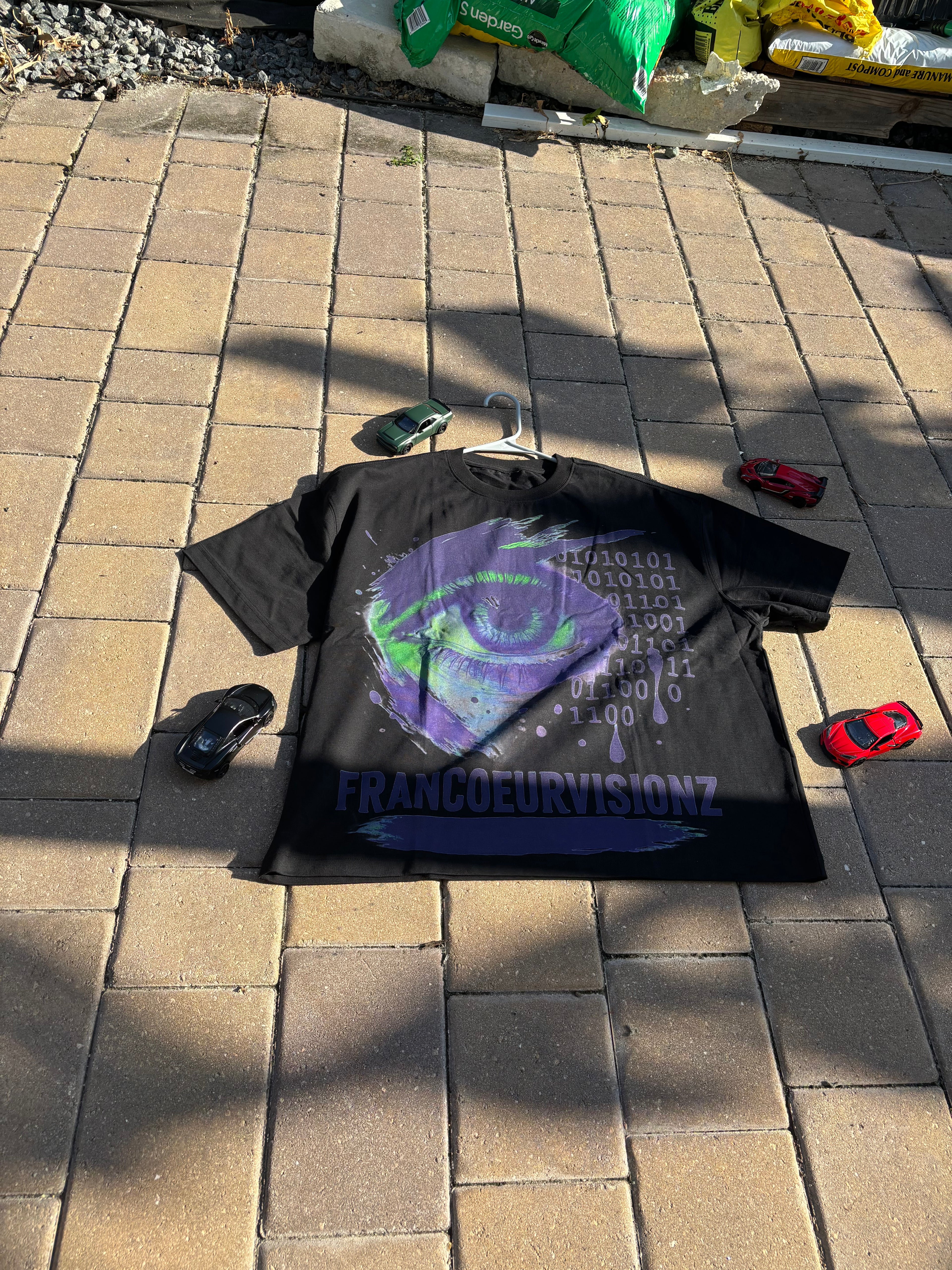 eyes don't lie black tee